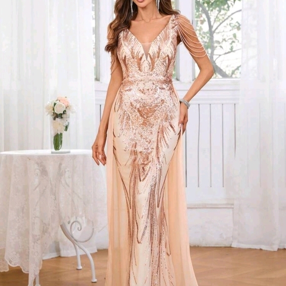 Eegant Champagne/ Gold Floral Wedding Dress - Picture 2 of 14